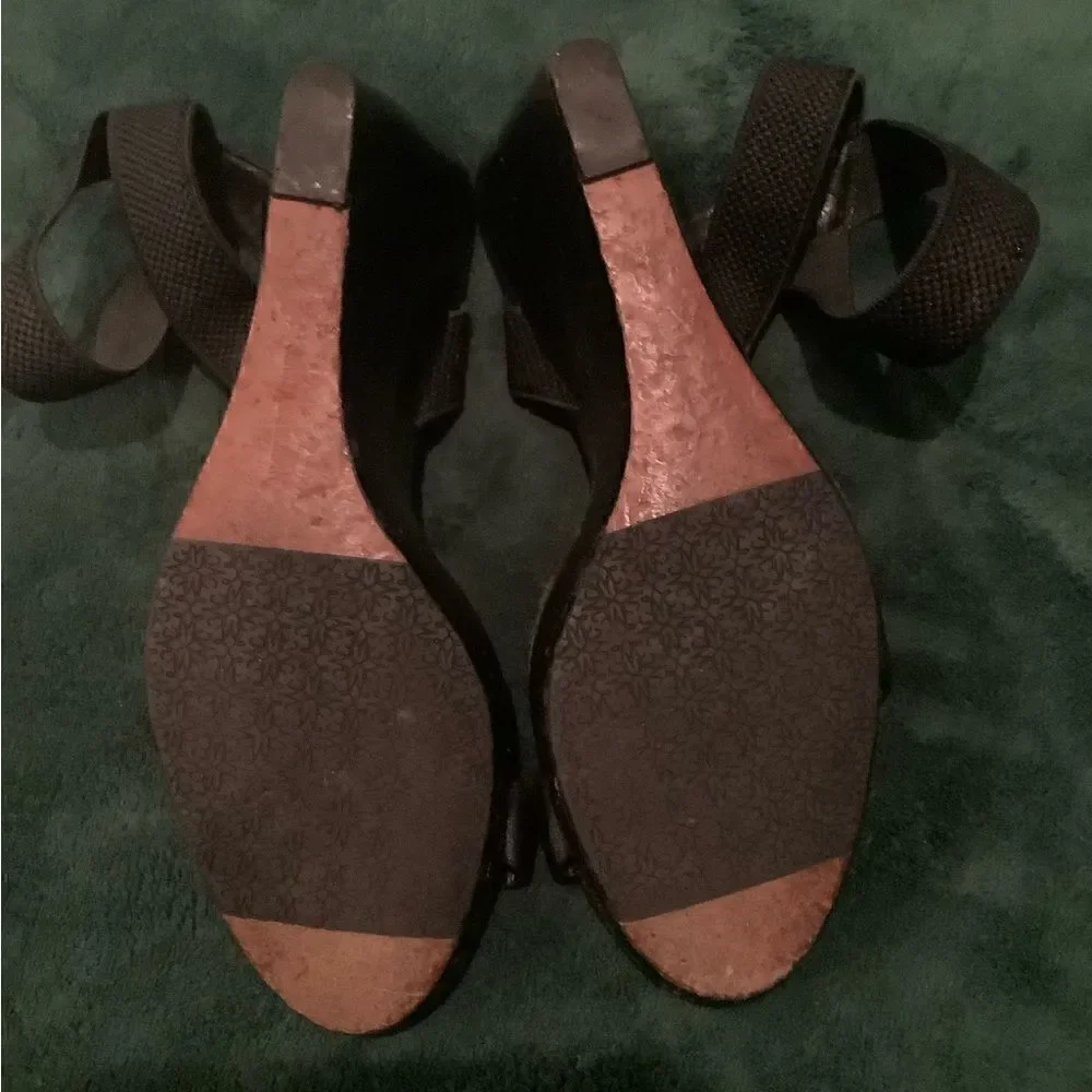 Johnston & Murphy Ankle Strap wedge heels black leather glove strap GUC size 8